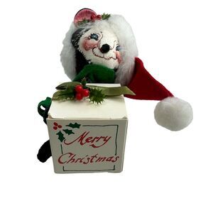 Annalee Christmas Santa Skunk Hat With Gift 1992 Posable Doll